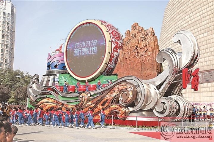 “奮進(jìn)山西”國(guó)慶彩車(chē)運(yùn)城（晉南片區(qū)）巡展暨群眾文化 活動(dòng)側(cè)記